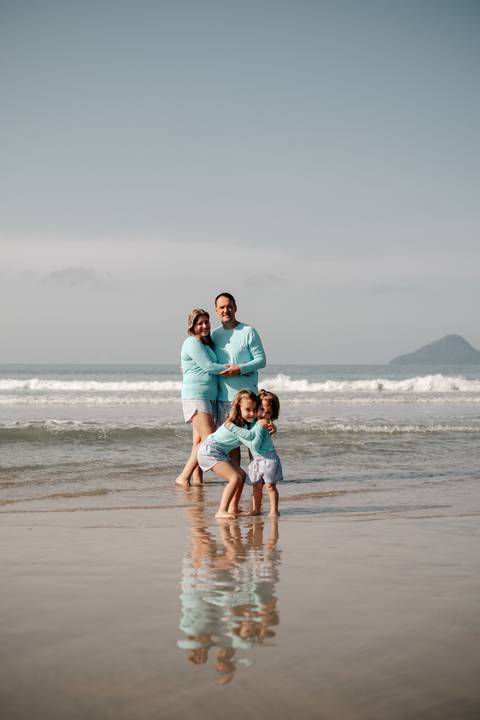 retrato familiar na praiaem Bertioga'