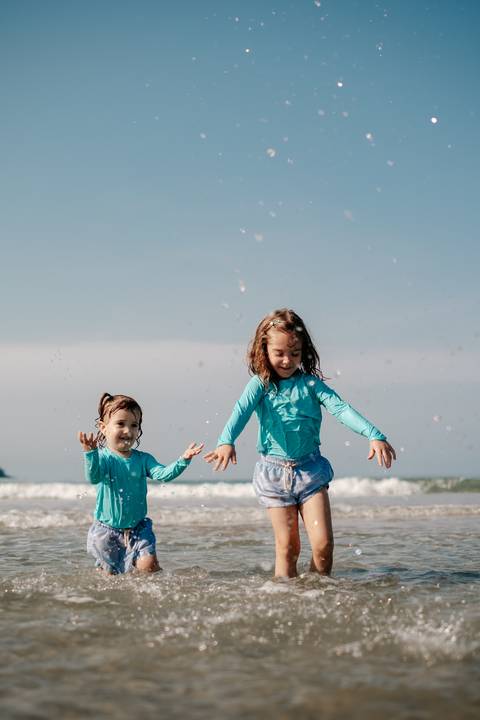 sessão de fotos infantis na praia'