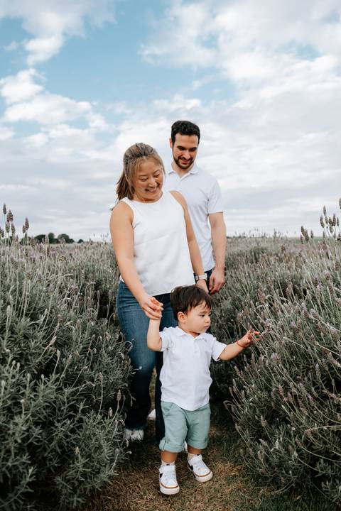 ideia criativa para retrato familiar ao ar livre'