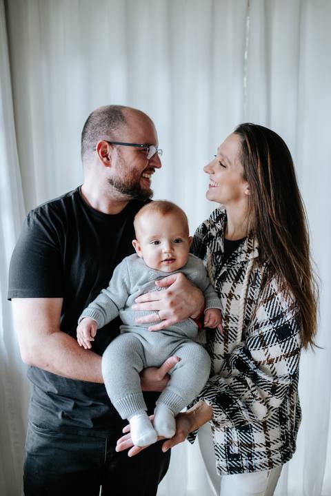 ensaio fotográfico de bebe em família'