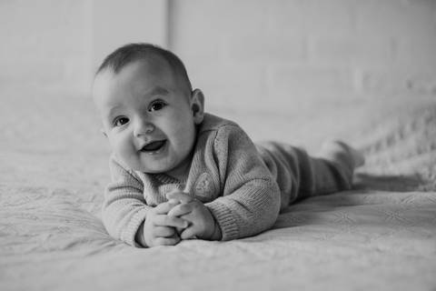 foto acompanhamento em sessão de fotos em preto e branco'