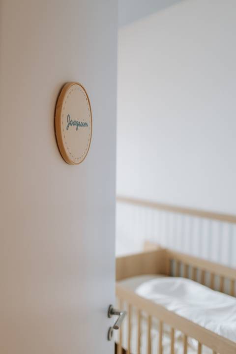 ensaio gestante em casa em São Paulo, entrada do quarto do Joaquim'