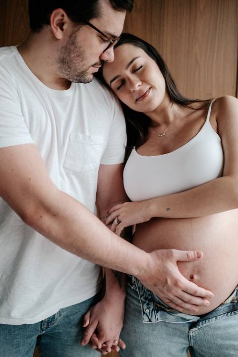 ensaio gestante casal em casa'