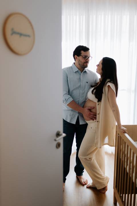 ensaio gestante no quarto do bebê'