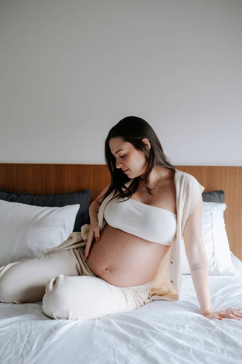 sessão de fotos de ensaio de grávida em casa'