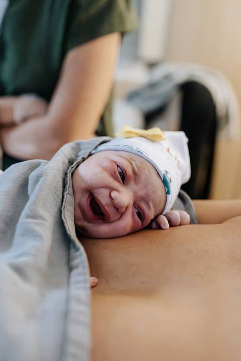 foto de bebê recém nascido na maternidade no Hospital Ana Costa'