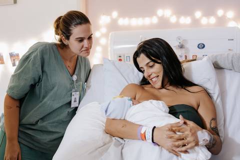 foto de parto normal no Hospital Ana Costa em Santos'