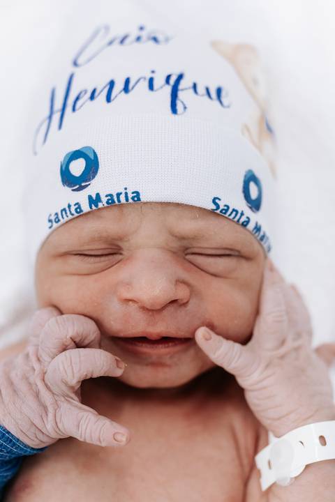 Foto aproximada do rosto do bebê na Maternidade Santa Maria'