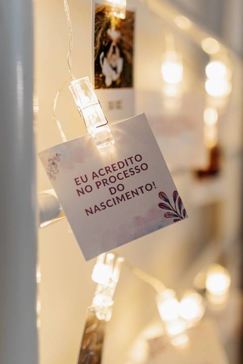 Foto de frase motivacional na decoração da sala de parto'