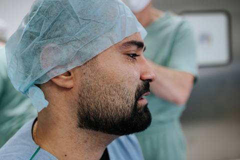 Foto de perfil do pai emocionado.'