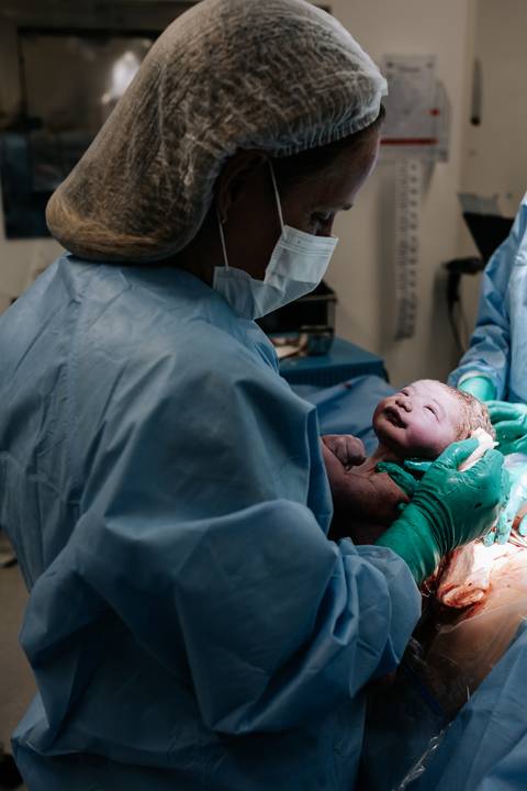 Momento exato do nascimento do bebê. '