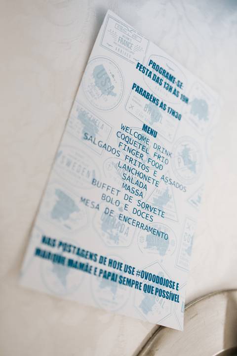 Foto do cardápio personalizado impresso como um mapa antigo.'