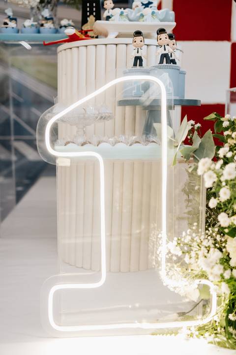 Foto da decoração do led do número 1. '