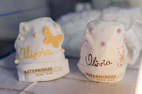 Touquinhas hospitalares personalizadas com o nome 