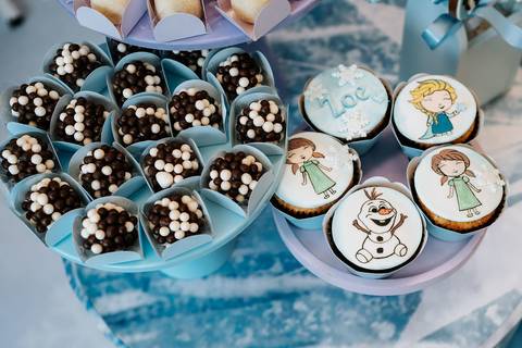 Detalhes da decoração Frozen na festa de aniversário da Zoe'