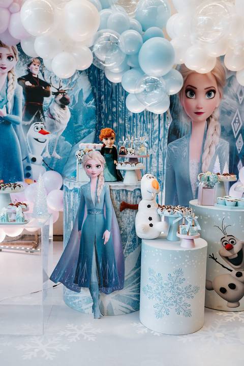 Detalhes da decoração Frozen na festa de aniversário da Zoe'
