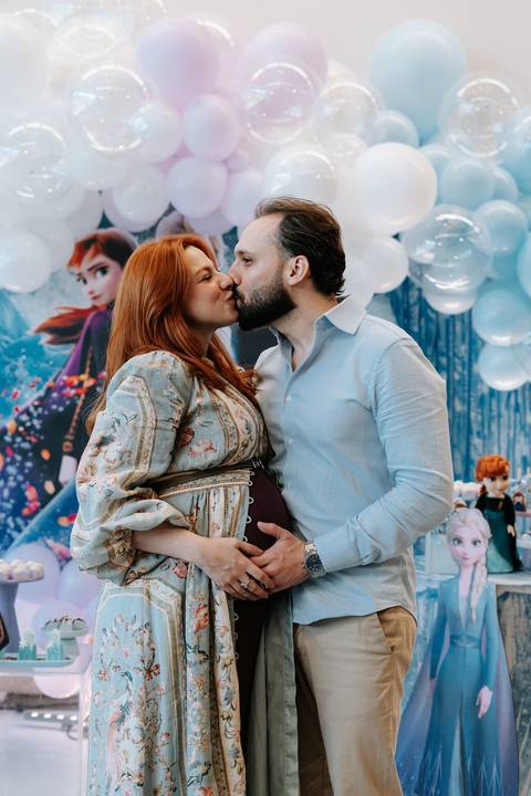 Sarah grávida e Heitor durante a festa de aniversário da Zoe'
