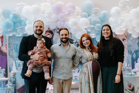 Família reunida durante o aniversário de 3 anos da Zoe'