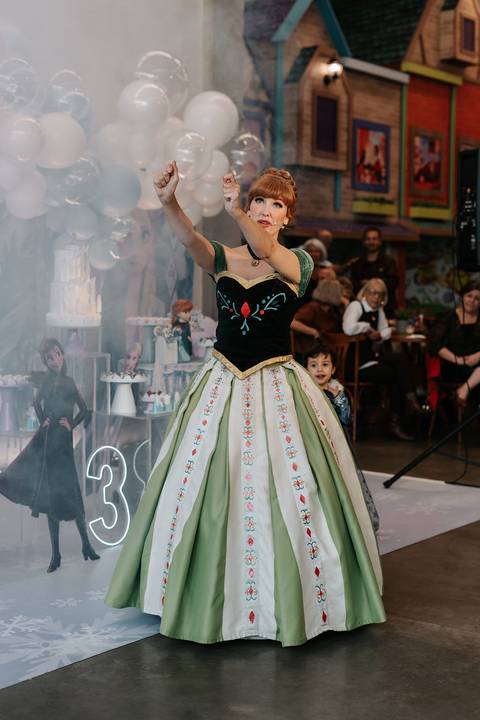 Apresentação de Frozen durante o aniversário de 3 anos da Zoe'