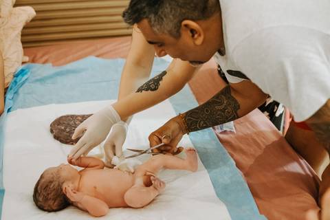 fotografia de parto domiciliar na praia grande'