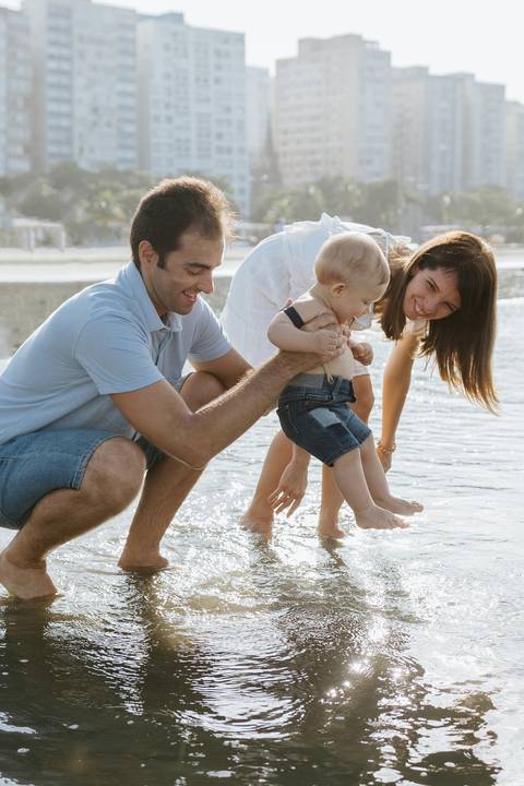 ensaio de bebê na praia em santos
'