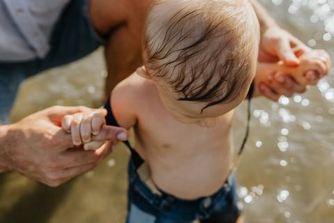 ensaio de bebê na praia em santos
'