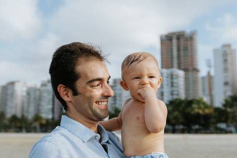 ensaio de bebê na praia em santos
'