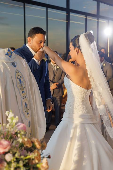 Registro da cerimônia de casamento, capturando a beleza, os sentimentos e a alegria desse dia inesquecível.'
