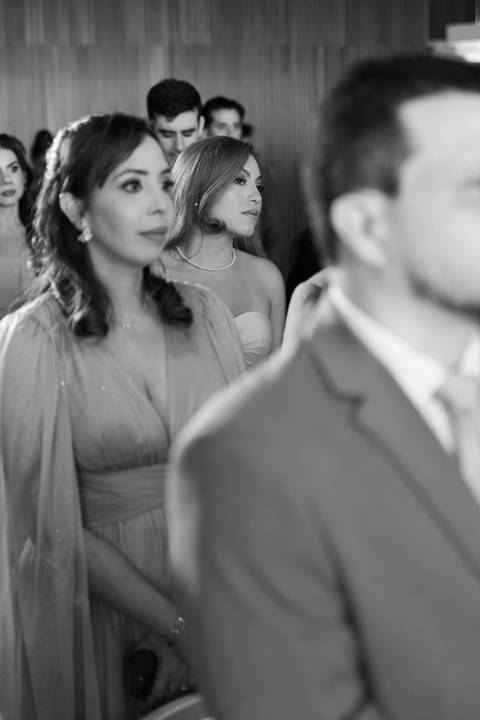 otografia da cerimônia de casamento, eternizando cada detalhe, cada sorriso e a emoção compartilhada pelos noivos e seus convidados.'