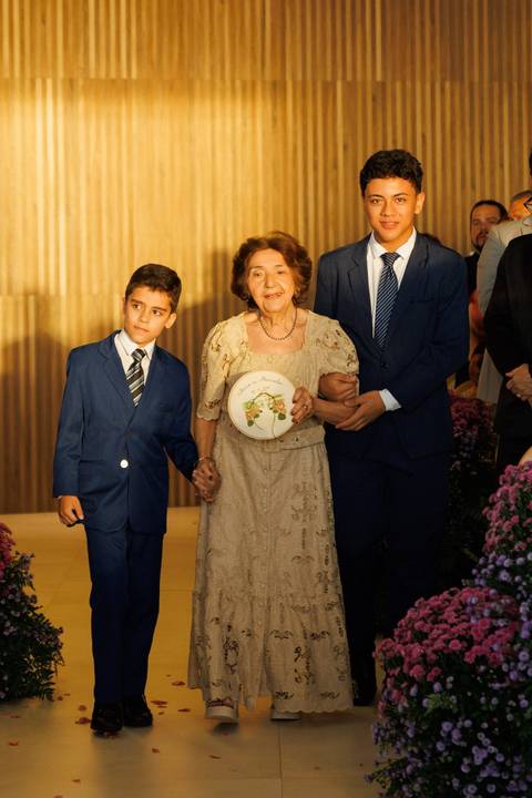 otografia da cerimônia de casamento, eternizando cada detalhe, cada sorriso e a emoção compartilhada pelos noivos e seus convidados.'