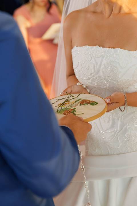 Fotografia da cerimônia de casamento, preservando momentos únicos e emocionantes vividos pelos noivos.'
