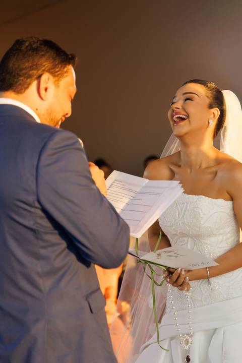 otografia da cerimônia de casamento, eternizando cada detalhe, cada sorriso e a emoção compartilhada pelos noivos e seus convidados.'