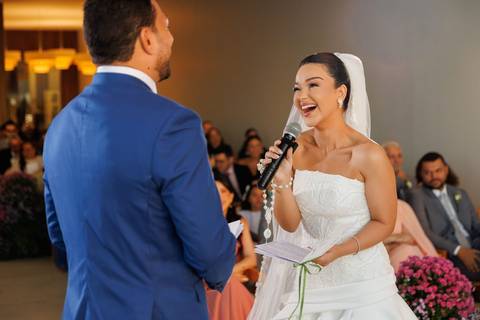 Fotografia da cerimônia de casamento, preservando momentos únicos e emocionantes vividos pelos noivos.'