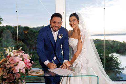 Registro da cerimônia de casamento, capturando a beleza, os sentimentos e a alegria desse dia inesquecível.'