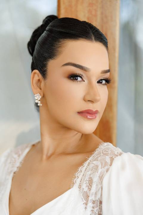 Retrato elegante da noiva antes da cerimônia de casamento.'