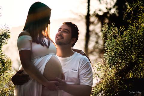 olhar de um pai ansioso pela chegada do seu bebê'