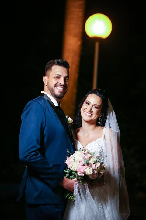 Casamento-make-noiva-noivo-cerimonia-igreja-casar-foto-fotografias-fotografo-buque-vestido-sapato-uberlandia-minas-gerais-madrinhas-decoração-buffet-cerimonial-cabelo-festa-de-casamento-pista-de-dança-dj-terno-sabado-daniel-custodio-pre-wedding-beijo-amor'