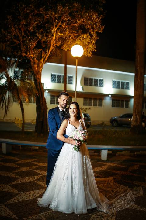 Casamento-make-noiva-noivo-cerimonia-igreja-casar-foto-fotografias-fotografo-buque-vestido-sapato-uberlandia-minas-gerais-madrinhas-decoração-buffet-cerimonial-cabelo-festa-de-casamento-pista-de-dança-dj-terno-sabado-daniel-custodio-pre-wedding-beijo-amor'