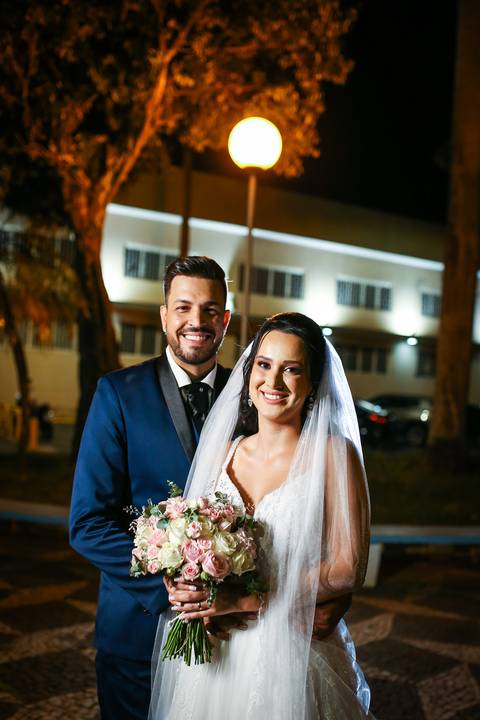 Casamento-make-noiva-noivo-cerimonia-igreja-casar-foto-fotografias-fotografo-buque-vestido-sapato-uberlandia-minas-gerais-madrinhas-decoração-buffet-cerimonial-cabelo-festa-de-casamento-pista-de-dança-dj-terno-sabado-daniel-custodio-pre-wedding-beijo-amor'