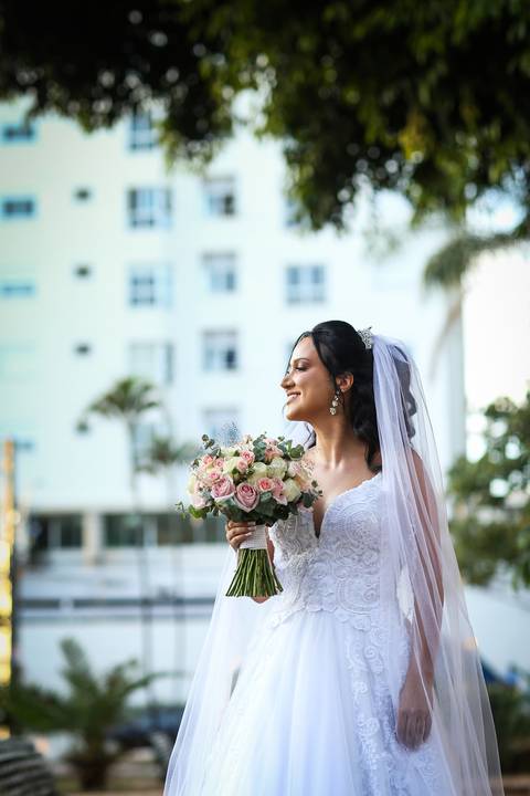 Casamento-make-noiva-noivo-cerimonia-igreja-casar-foto-fotografias-fotografo-buque-vestido-sapato-uberlandia-minas-gerais-madrinhas-decoração-buffet-cerimonial-cabelo-festa-de-casamento-pista-de-dança-dj-terno-sabado-daniel-custodio-pre-wedding-beijo-amor'