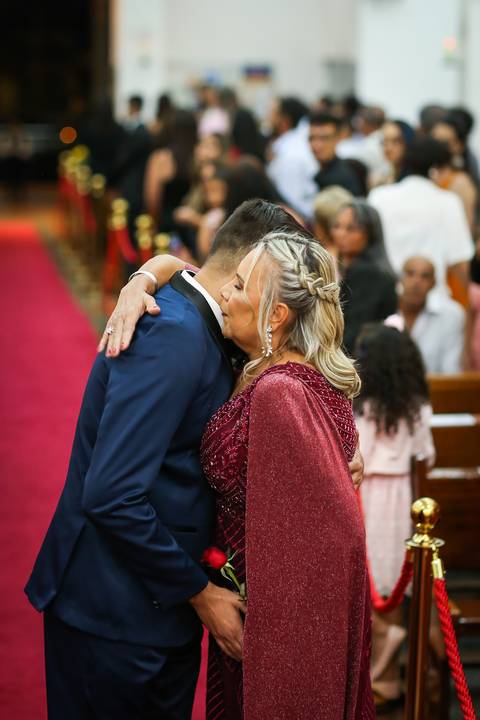 Casamento-make-noiva-noivo-cerimonia-igreja-casar-foto-fotografias-fotografo-buque-vestido-sapato-uberlandia-minas-gerais-madrinhas-decoração-buffet-cerimonial-cabelo-festa-de-casamento-pista-de-dança-dj-terno-sabado-daniel-custodio-pre-wedding-beijo-amor'