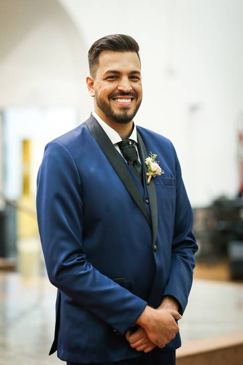 Casamento-make-noiva-noivo-cerimonia-igreja-casar-foto-fotografias-fotografo-buque-vestido-sapato-uberlandia-minas-gerais-madrinhas-decoração-buffet-cerimonial-cabelo-festa-de-casamento-pista-de-dança-dj-terno-sabado-daniel-custodio-pre-wedding-beijo-amor'