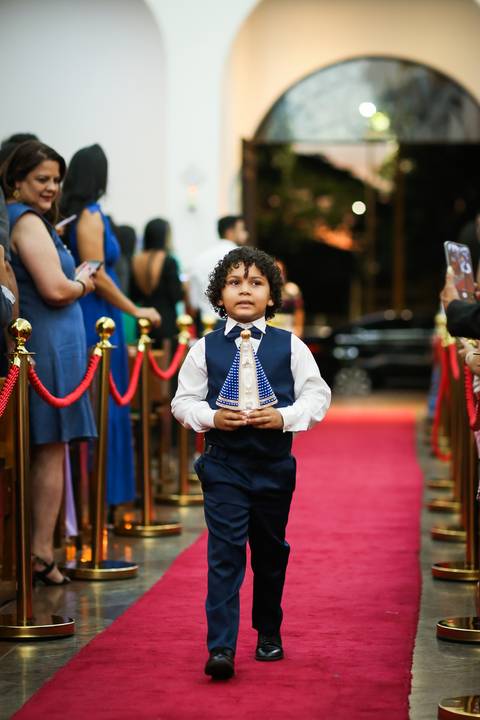 Casamento-make-noiva-noivo-cerimonia-igreja-casar-foto-fotografias-fotografo-buque-vestido-sapato-uberlandia-minas-gerais-madrinhas-decoração-buffet-cerimonial-cabelo-festa-de-casamento-pista-de-dança-dj-terno-sabado-daniel-custodio-pre-wedding-beijo-amor'