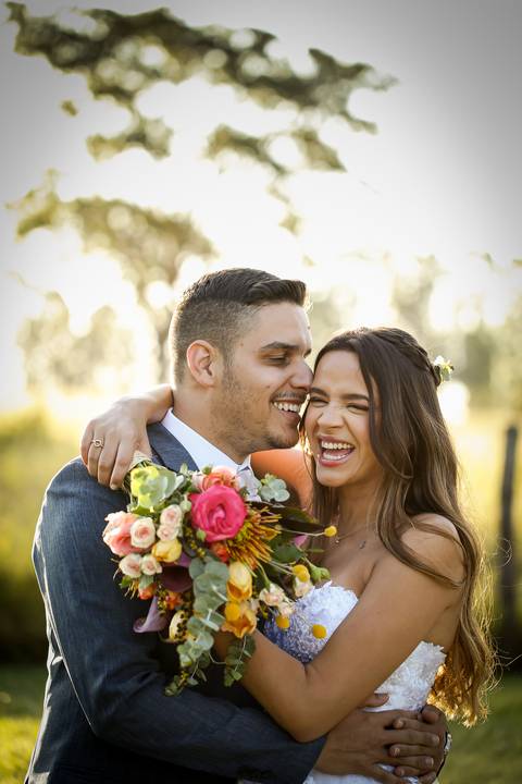 casamento-casar-por-do-sol-cerimonia-aberta-noiva-noivo-vestido-make-off-maquiagem-festa-dj-decoração-pista-de-dança-cerimonial-buque-uberlandia-daniel-custodio-mini-wedding-pre-ensaio-fotos-minas-gerais-retrato-amor-love-look-aliança-buffet-madrinha-'