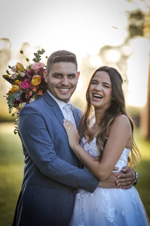 casamento-casar-por-do-sol-cerimonia-aberta-noiva-noivo-vestido-make-off-maquiagem-festa-dj-decoração-pista-de-dança-cerimonial-buque-uberlandia-daniel-custodio-mini-wedding-pre-ensaio-fotos-minas-gerais-retrato-amor-love-look-aliança-buffet-madrinha-'