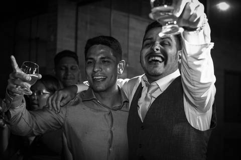 casamento-casar-por-do-sol-cerimonia-aberta-noiva-noivo-vestido-make-off-maquiagem-festa-dj-decoração-pista-de-dança-cerimonial-buque-uberlandia-daniel-custodio-mini-wedding-pre-ensaio-fotos-minas-gerais-retrato-amor-love-look-aliança-buffet-madrinha-'