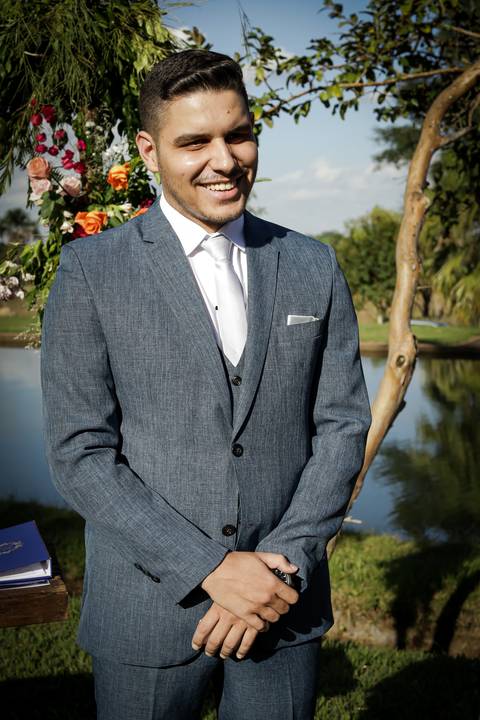 casamento-casar-por-do-sol-cerimonia-aberta-noiva-noivo-vestido-make-off-maquiagem-festa-dj-decoração-pista-de-dança-cerimonial-buque-uberlandia-daniel-custodio-mini-wedding-pre-ensaio-fotos-minas-gerais-retrato-amor-love-look-aliança-buffet-madrinha-'