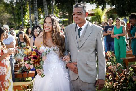 casamento-casar-por-do-sol-cerimonia-aberta-noiva-noivo-vestido-make-off-maquiagem-festa-dj-decoração-pista-de-dança-cerimonial-buque-uberlandia-daniel-custodio-mini-wedding-pre-ensaio-fotos-minas-gerais-retrato-amor-love-look-aliança-buffet-madrinha-'