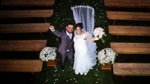 casamento-casar-por-do-sol-cerimonia-aberta-noiva-noivo-vestido-make-off-maquiagem-festa-dj-decoração-pista-de-dança-cerimonial-buque-uberlandia-daniel-custodio-mini-wedding-pre-ensaio-fotos-minas-gerais-retrato-amor-love-look-aliança-buffet-madrinha-'