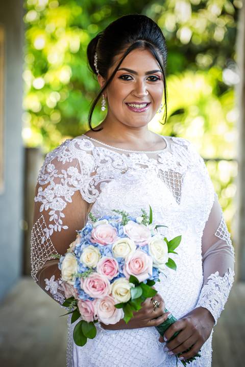 casamento-casar-por-do-sol-cerimonia-aberta-noiva-noivo-vestido-make-off-maquiagem-festa-dj-decoração-pista-de-dança-cerimonial-buque-uberlandia-daniel-custodio-mini-wedding-pre-ensaio-fotos-minas-gerais-retrato-amor-love-look-aliança-buffet-madrinha-'